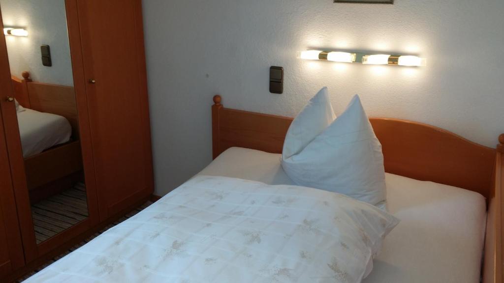 Letto o letti in una camera di KREUZHOF Seefeld