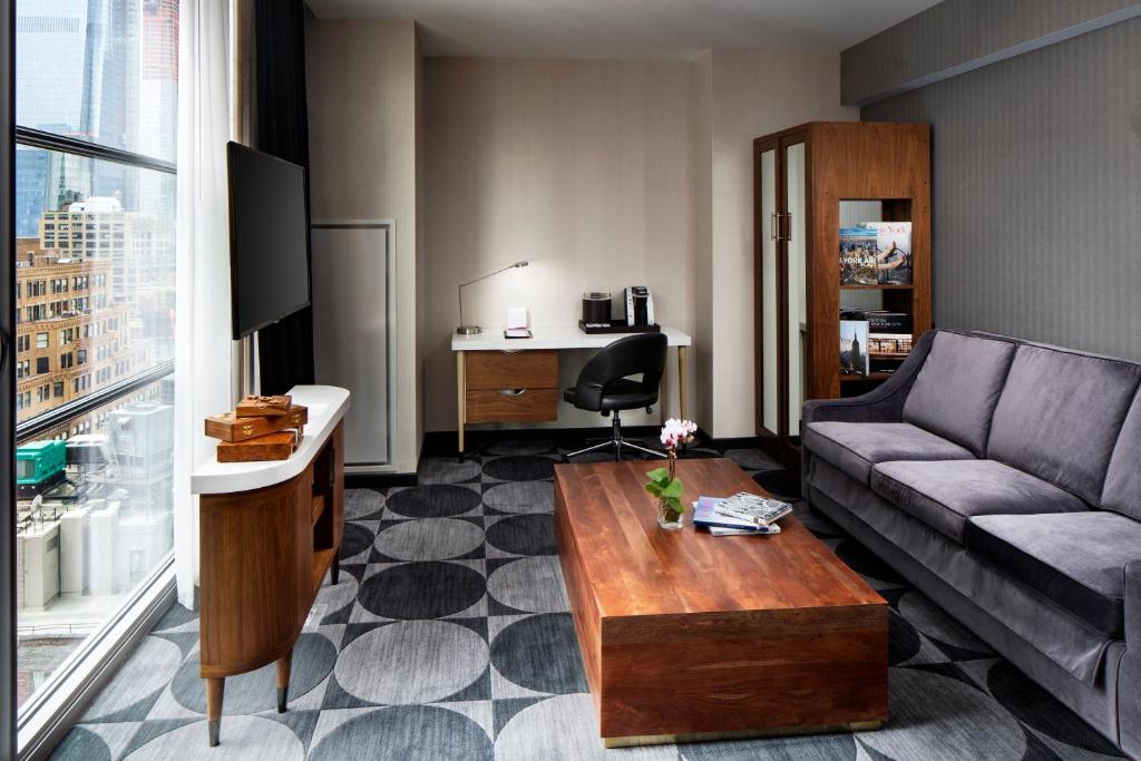 Crowne Plaza HY36 Midtown Manhattan, an IHG Hotel - Suite - Mobility Access/Hearing Accessible
