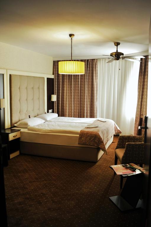 Postel nebo postele na pokoji v ubytování Hotel Atlas Halle