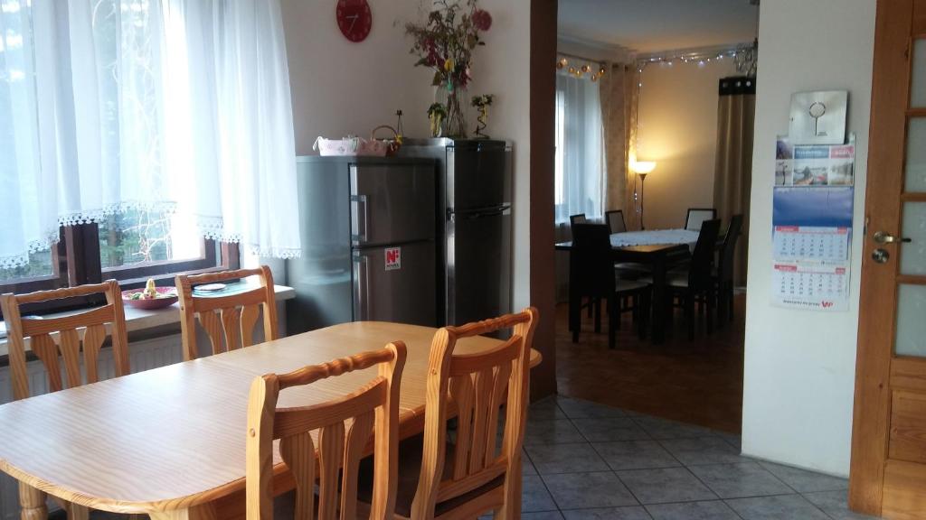 Kuchyňa alebo kuchynka v ubytovaní Pensjonacik Zacisze