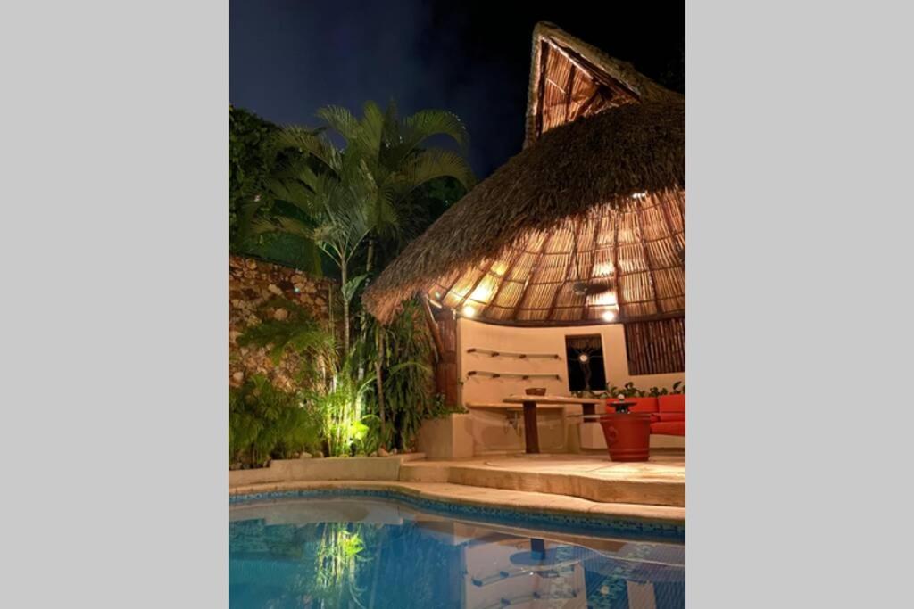 Hermosa Casa Tropical en Club Deportivo Acapulco