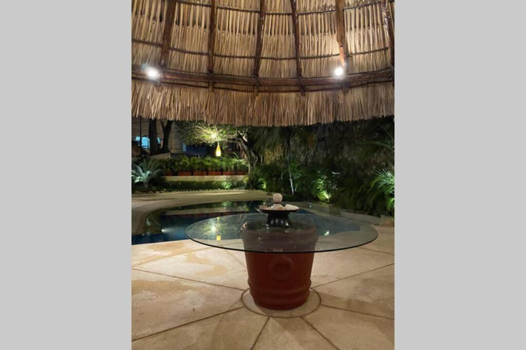 Hermosa Casa Tropical en Club Deportivo Acapulco