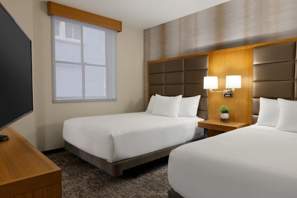 Hyatt Place Houston Downtown - Sala Matrimoniali Con Due Letti Queen E Doccia In Rollio - Accesso Alla Disabilità