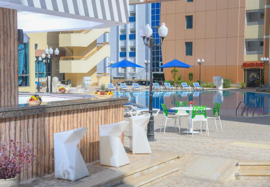 Bazén v ubytování Tolip El Galaa Hotel Cairo nebo v jeho okolí