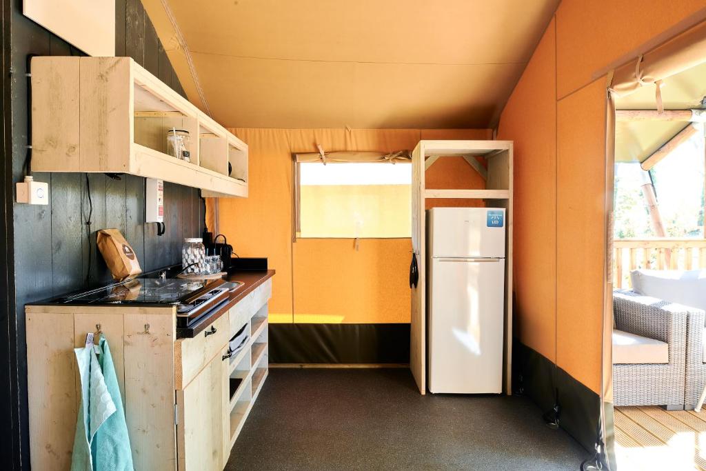Kuchyň nebo kuchyňský kout v ubytování Glamping Belgisch Limburg