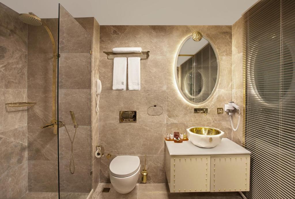 A bathroom at Sura Design Hotel & Suites