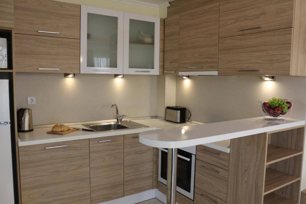 Kuchyň nebo kuchyňský kout v ubytování Vello Apartments