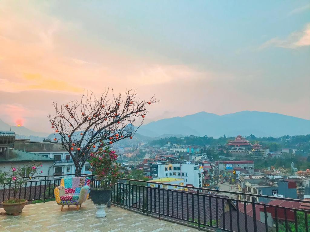 Pemandangan umum gunung atau pemandangan gunung yang diambil dari homestay