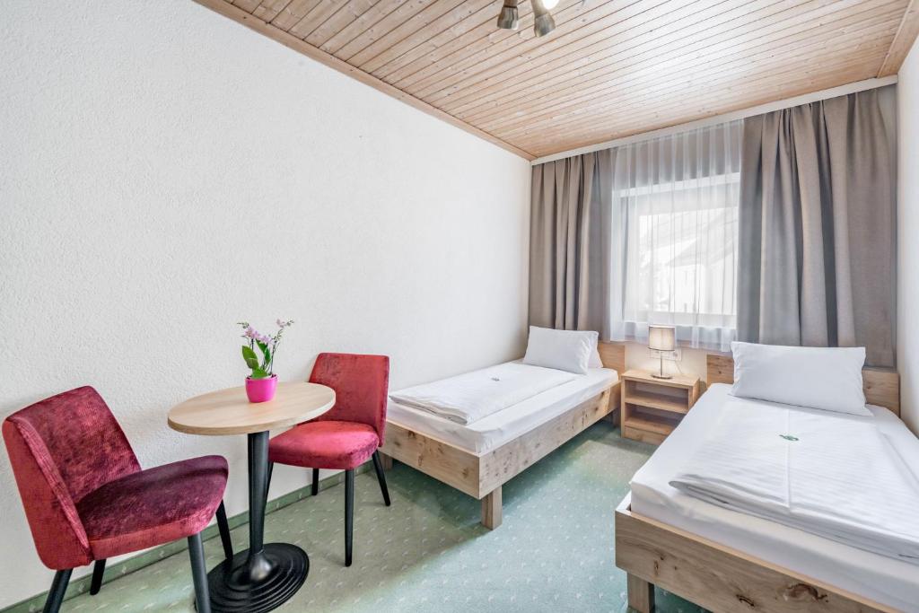 Posteľ alebo postele v izbe v ubytovaní Gasthof Schroll