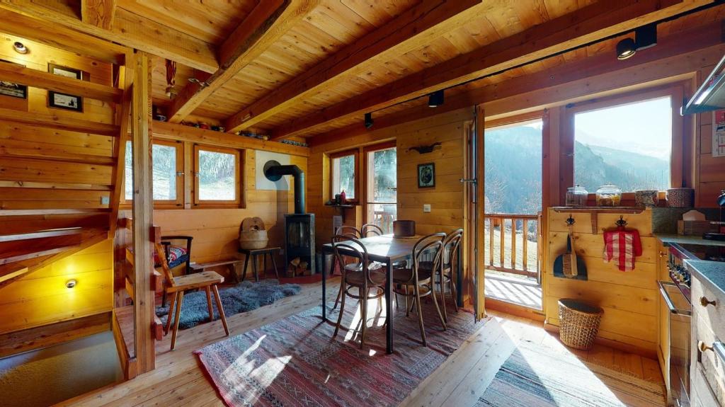 Fotografie z fotogalerie ubytování Idyllic chalet in Evolène, with view on the Dent Blanche and the mountains v destinaci Evolene