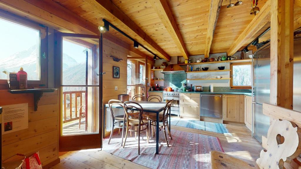 Kuchyň nebo kuchyňský kout v ubytování Idyllic chalet in Evolène, with view on the Dent Blanche and the mountains