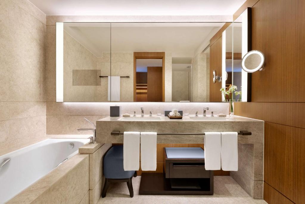 Koupelna v ubytování Kerry Hotel Hong Kong by Shangri-la