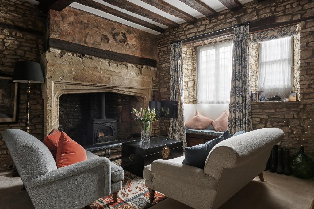 Luxury Cotswolds Cottage optional Hot Tub, Castle Combe - Three-Bedroom House