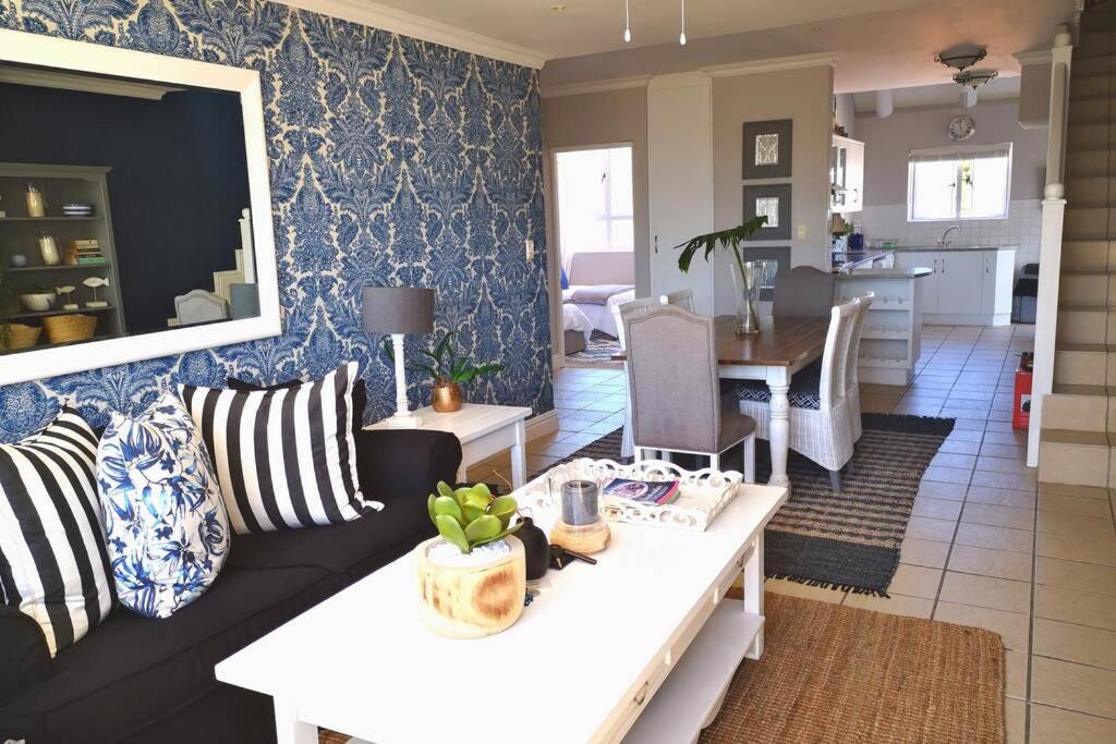 Stylish Beachfront Apartment 10 St Francis Court, St Francis Bay