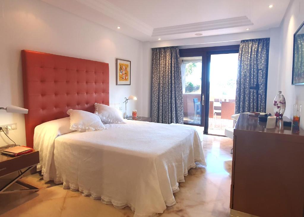Luxurious Two Bedroom Apartment in Mar Azul, Estepona ...
