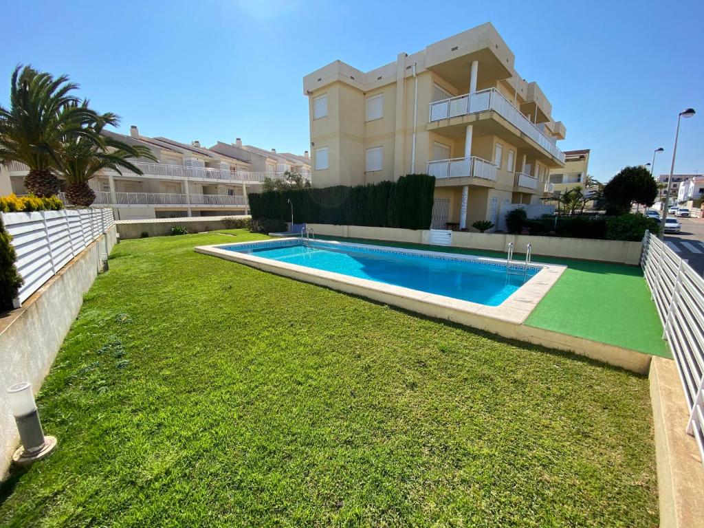 Bazén v ubytování Apartamentos Playa Del Moro III Altamar nebo v jeho okolí