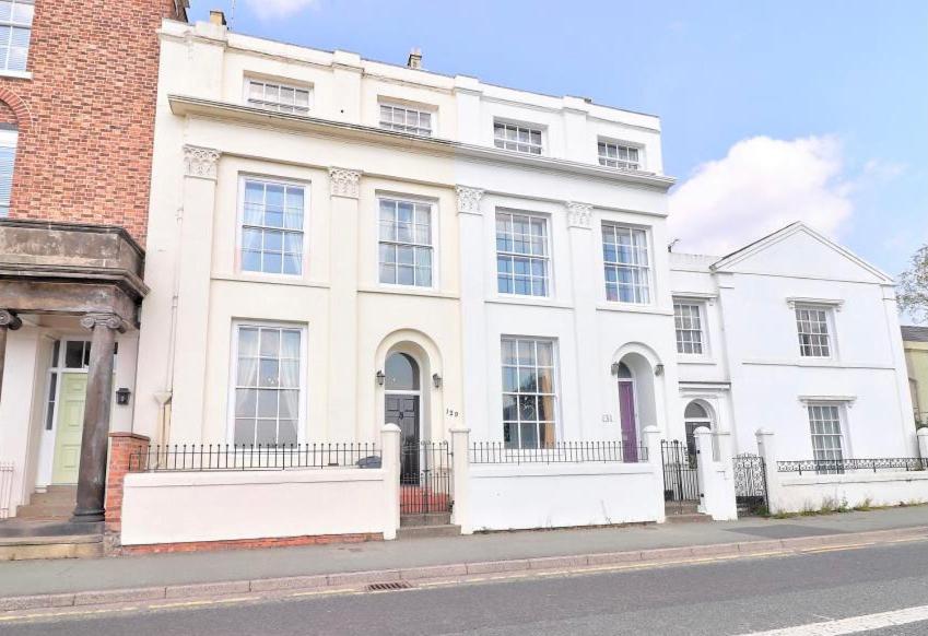 Large Georgian House With Magnificent River Views Walking Distance to City Centre