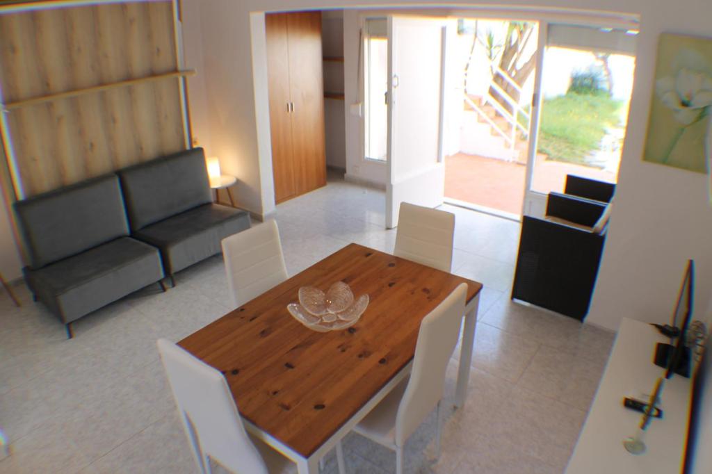 A seating area at Agi Port de Rosas