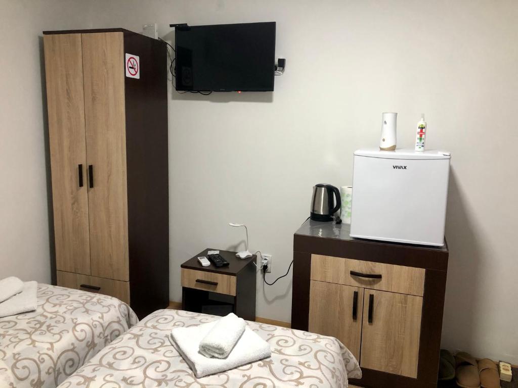 Ένα ή περισσότερα κρεβάτια σε δωμάτιο στο Prenoćište Vojkić