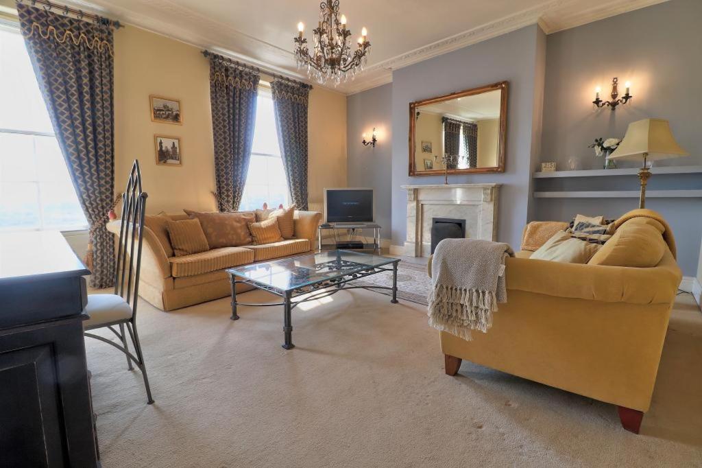Large Georgian House With Magnificent River Views Walking Distance to City Centre