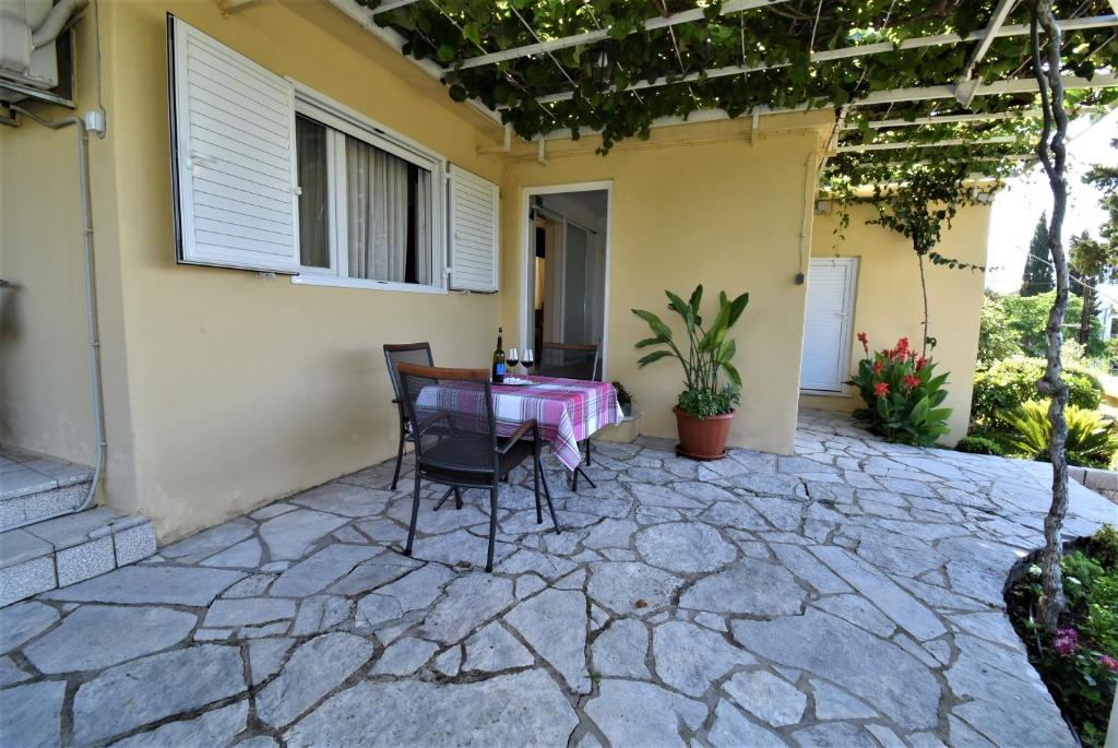 Vonkajšia záhrada v ubytovaní Guesthouse Kanjuo