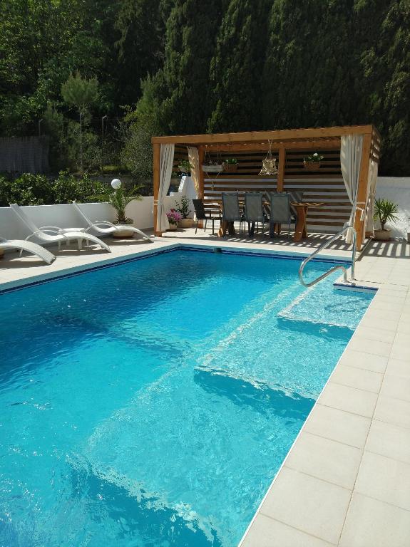 The swimming pool at or close to Apartamento Milka Gandia Marchuquera