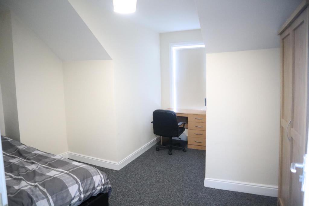 4 Bed/City Centre/Fast WiFi/Spacious Apartment