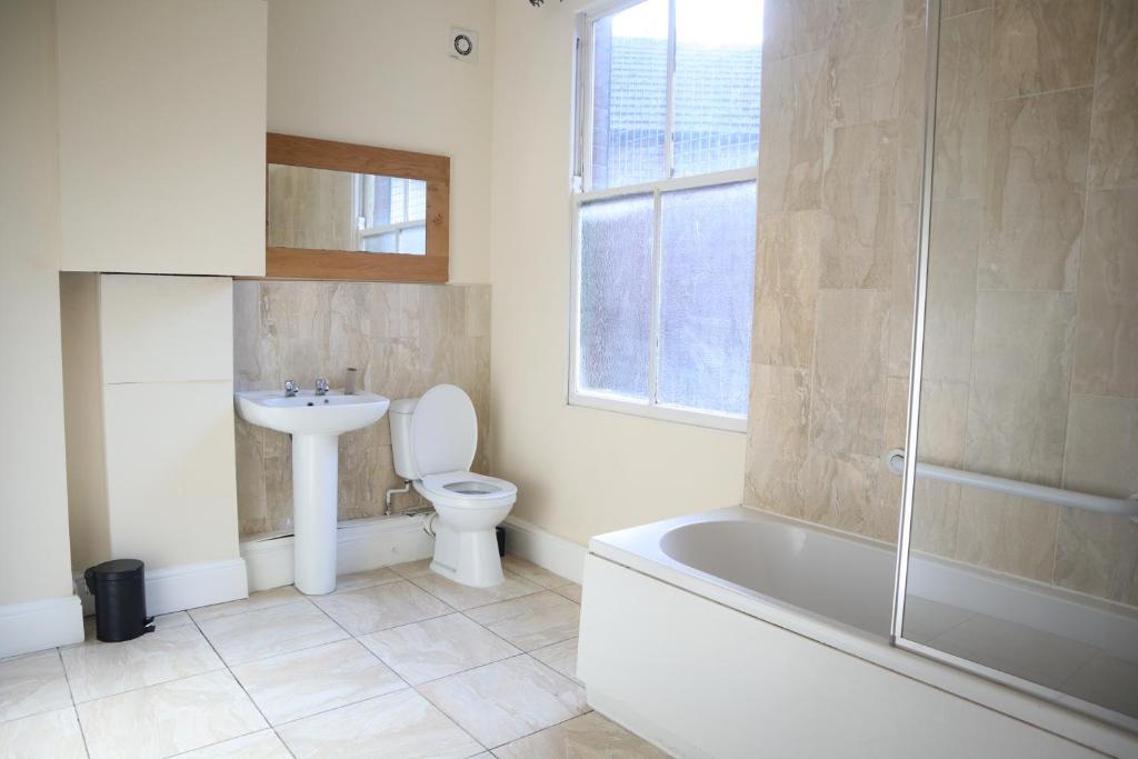 4 Bed/City Centre/Fast WiFi/Spacious Apartment