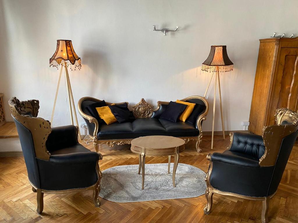 Posedenie v ubytovaní Main Square 18 King Apartament