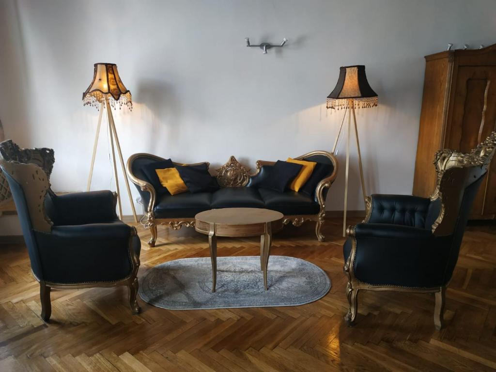 Posedenie v ubytovaní Main Square 18 King Apartament