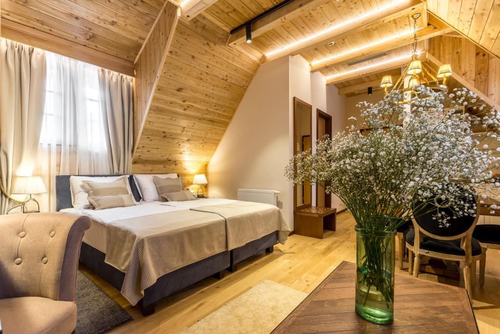 Posteľ alebo postele v izbe v ubytovaní Fenomen Plitvice Resort
