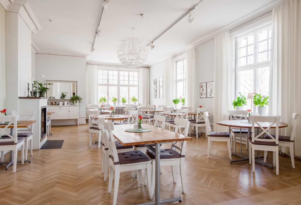 Restaurace v ubytování Wij Trädgårdar