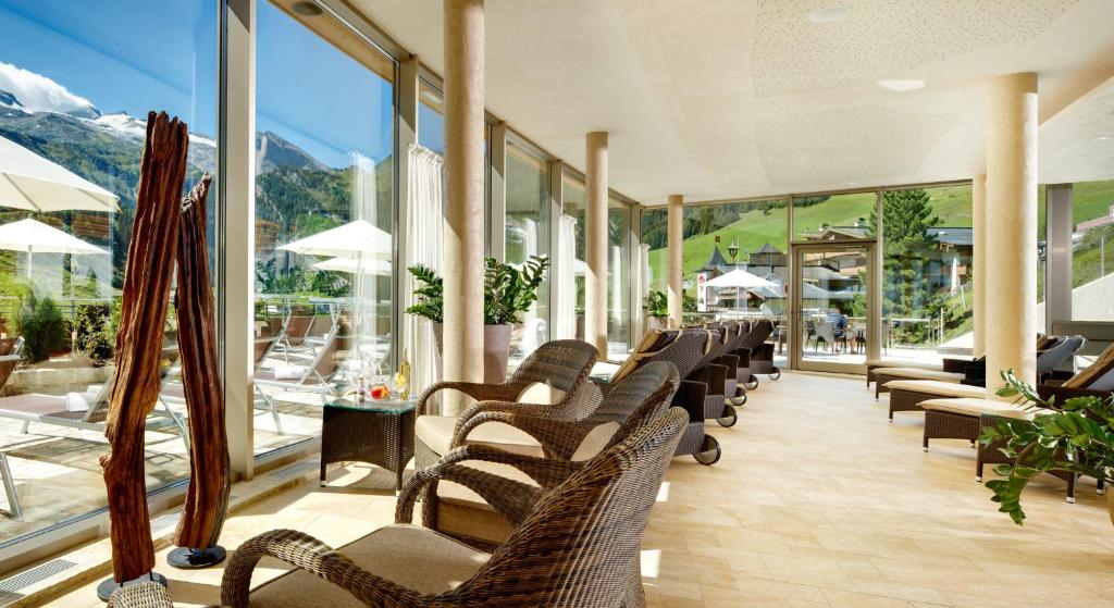 Nespecifikovaný výhled na hory nebo výhled na hory při pohledu z hotelu