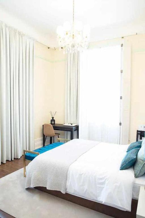 
Deluxe Double Room with Side Sea View
