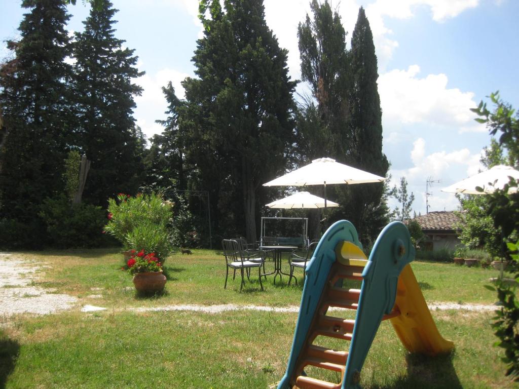 Vonkajšia záhrada v ubytovaní Country House-B&B-Appartamenti Ai Cipressi