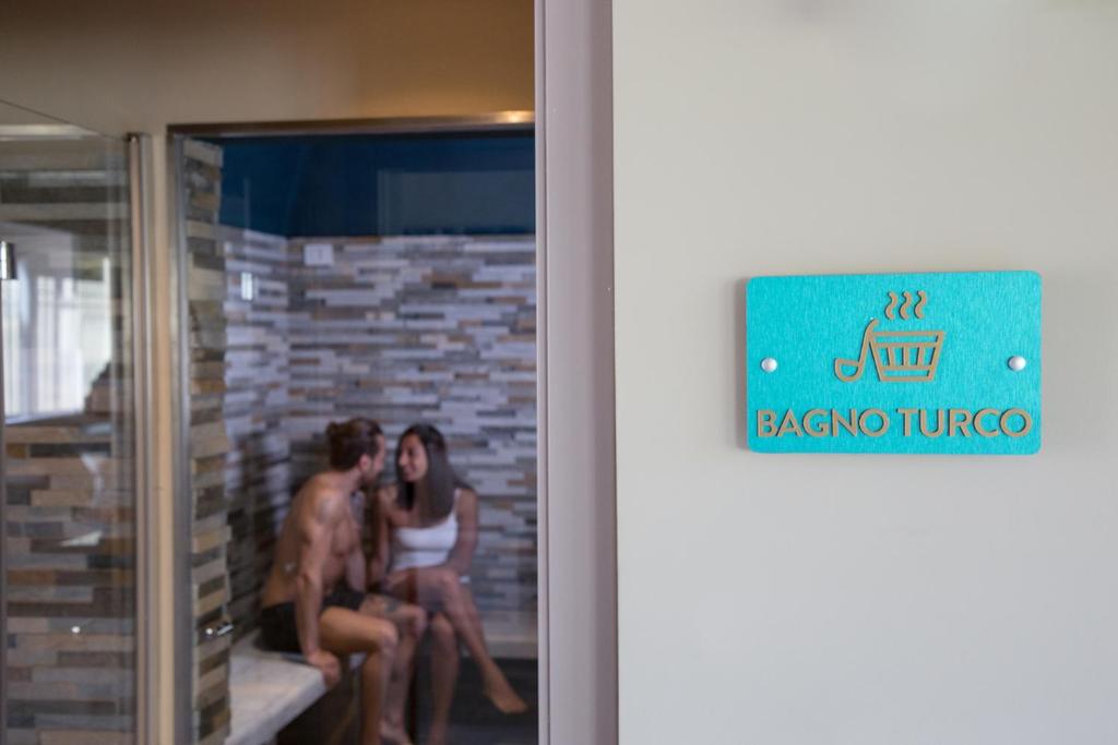 a group of people sitting on a counter in a bathroom at Principe Alogna Hotel & SPA in Altavilla Milicia