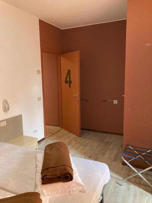 Postel nebo postele na pokoji v ubytování Route77 hostel