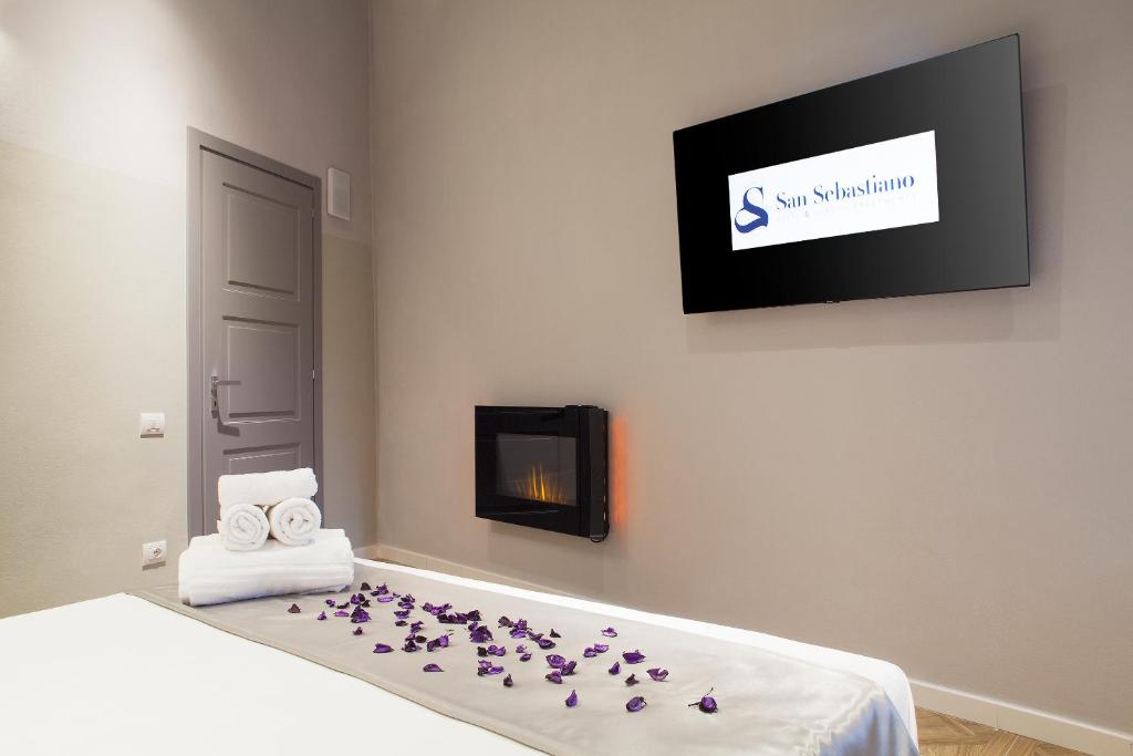 Postel nebo postele na pokoji v ubytování San Sebastiano Suite & Luxury Apartments