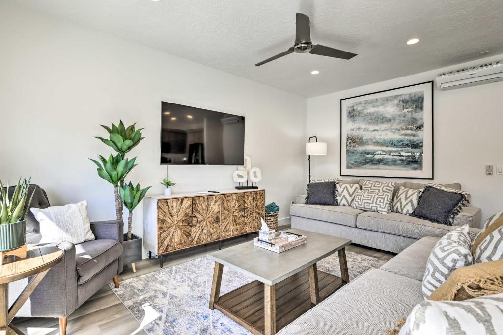 Spacious St George Townhome with Grill and Views! - Maison De Vacances