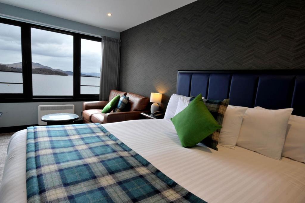 Postel nebo postele na pokoji v ubytování The Lodge On Loch Lomond Hotel
