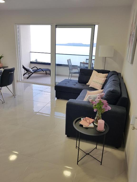Posezení v ubytování La Vista apartments