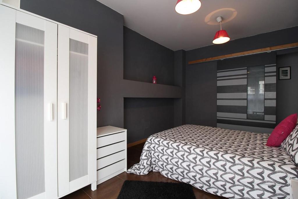 A bed or beds in a room at Apartamentos El Cuco
