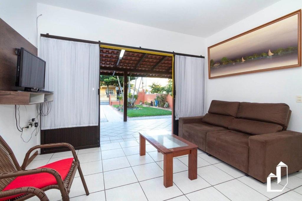  Casa com 03 dormitórios