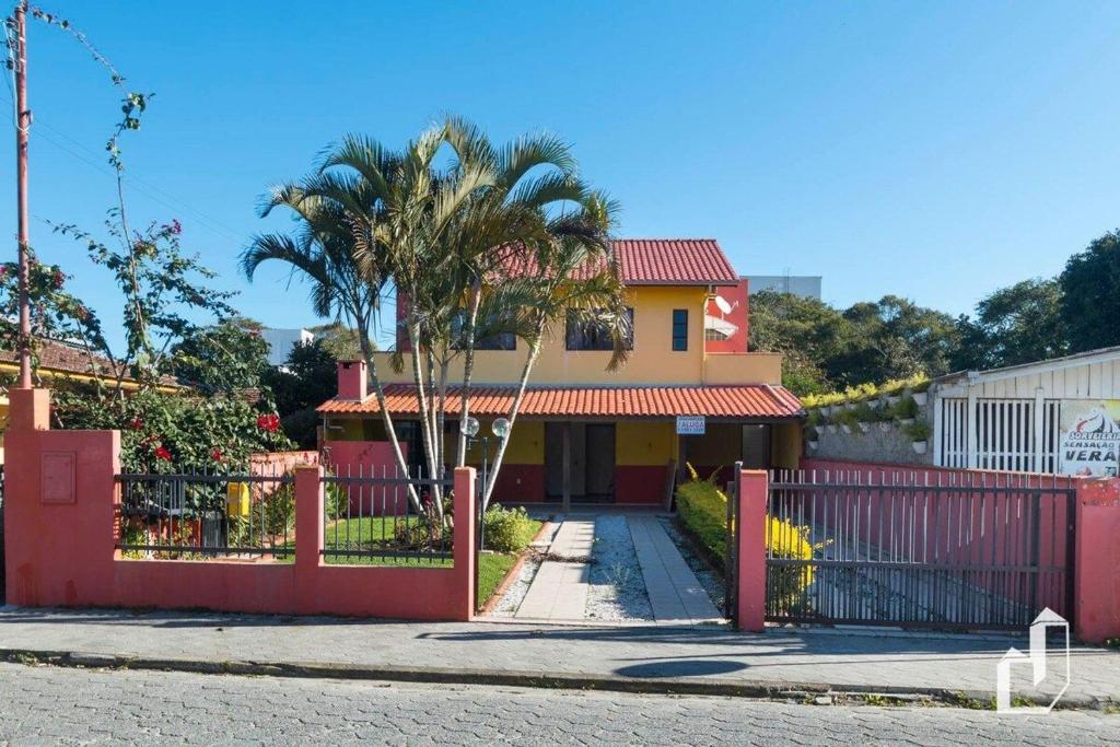  Casa com 03 dormitórios