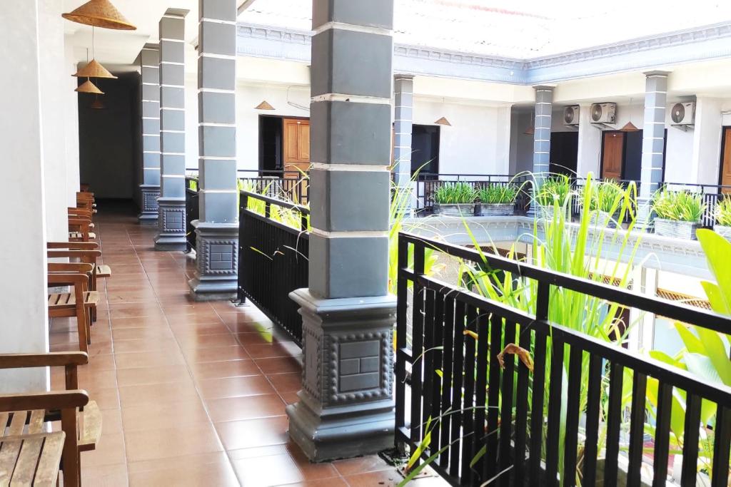Restaurace v ubytování Hotel Salma Syariah Mitra RedDoorz near Terminal Baru Kediri