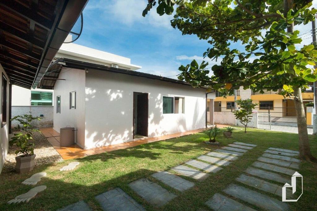  Casa com 03 dormitórios