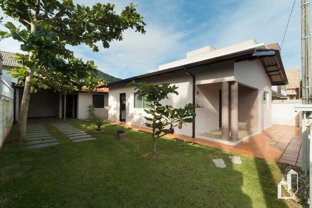  Casa com 03 dormitórios