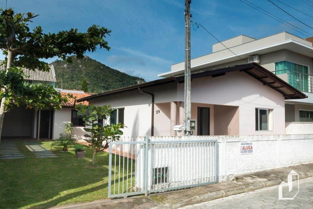  Casa com 03 dormitórios