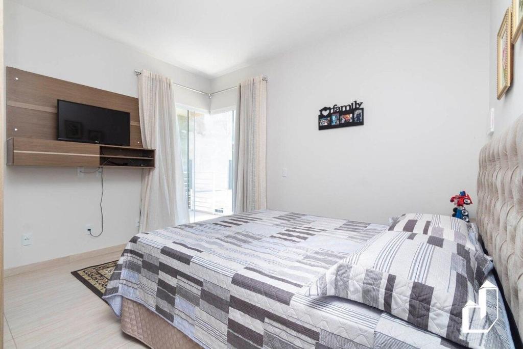  Casa com piscina e área de lazer com 08 dormitórios