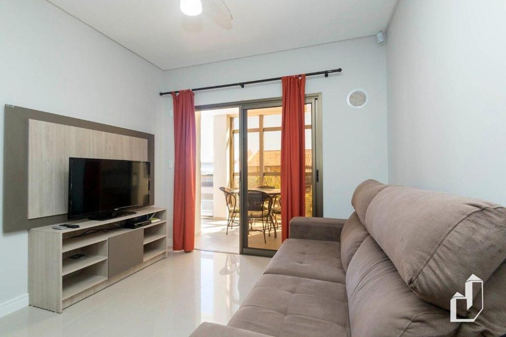  Apartamento com 02 dormitórios